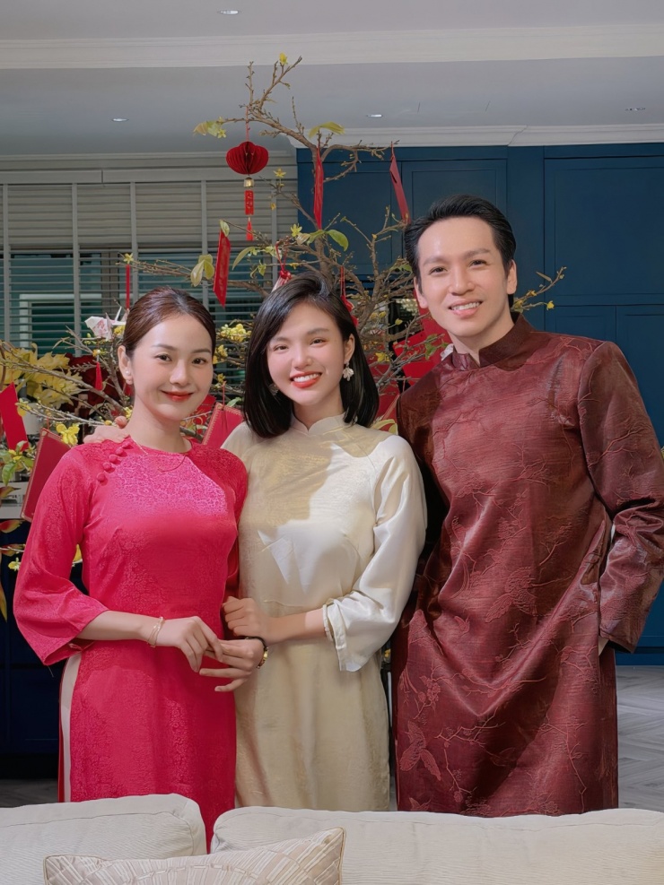 1772157036-660-3404-2-n-8656-width1200height1600 Ảnh sao 27/2: Siêu mẫu Ngọc Thạch khoe nhan sắc tuổi 35 - 7