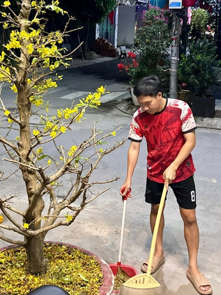 1772157037-051-35811-1-n-8887-width1200height1600 Ảnh sao 27/2: Siêu mẫu Ngọc Thạch khoe nhan sắc tuổi 35 - 9