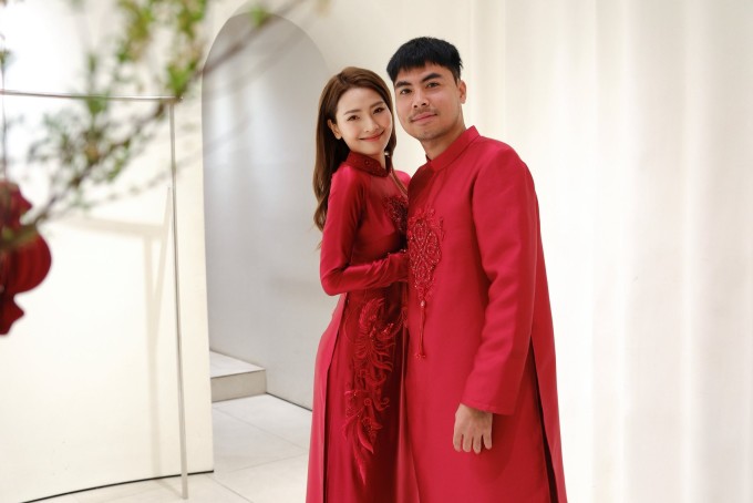 Huyền Trang và Đức Huy khi thử áo dài cưới.