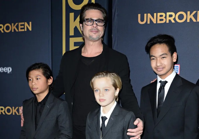 Brad Pitt bên Maddox, Pax Thiên và Shiloh năm 2014. Ảnh: AFP