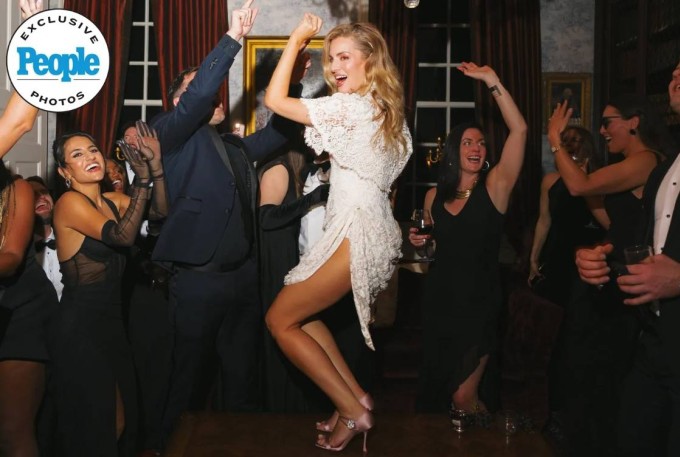 1772244273-codau2a-6199-3983-6963-width680height457 Allyn tiệc tùng cùng bạn bè thân thiết trong dấu mốc đặc biệt. Ảnh: Hana Gonzalez Photography