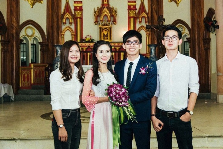 Thu Thúy và Trọng Mạnh trong đám cưới của vợ chồng chị gái - anh trai