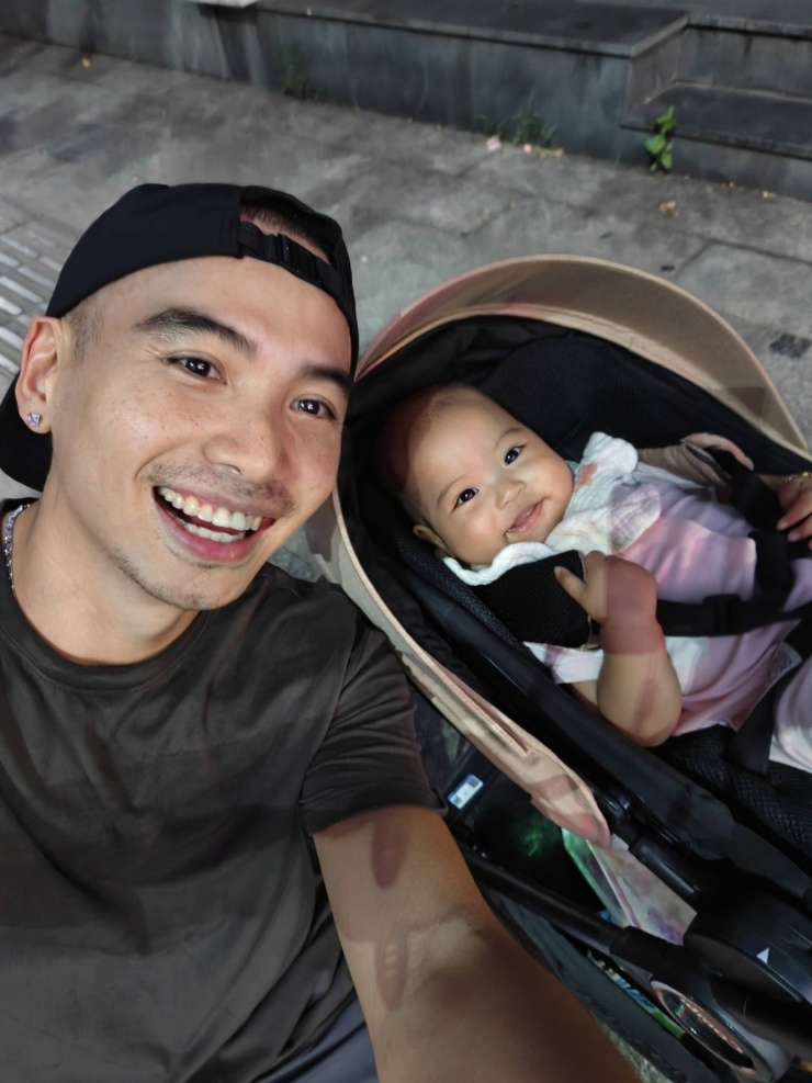 Ảnh sao 3/3: Đan Trường sang Mỹ mừng vợ cũ khai trương nhà hàng - 2