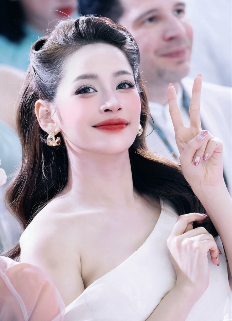 Ảnh sao 3/3: Đan Trường sang Mỹ mừng vợ cũ khai trương nhà hàng - 6