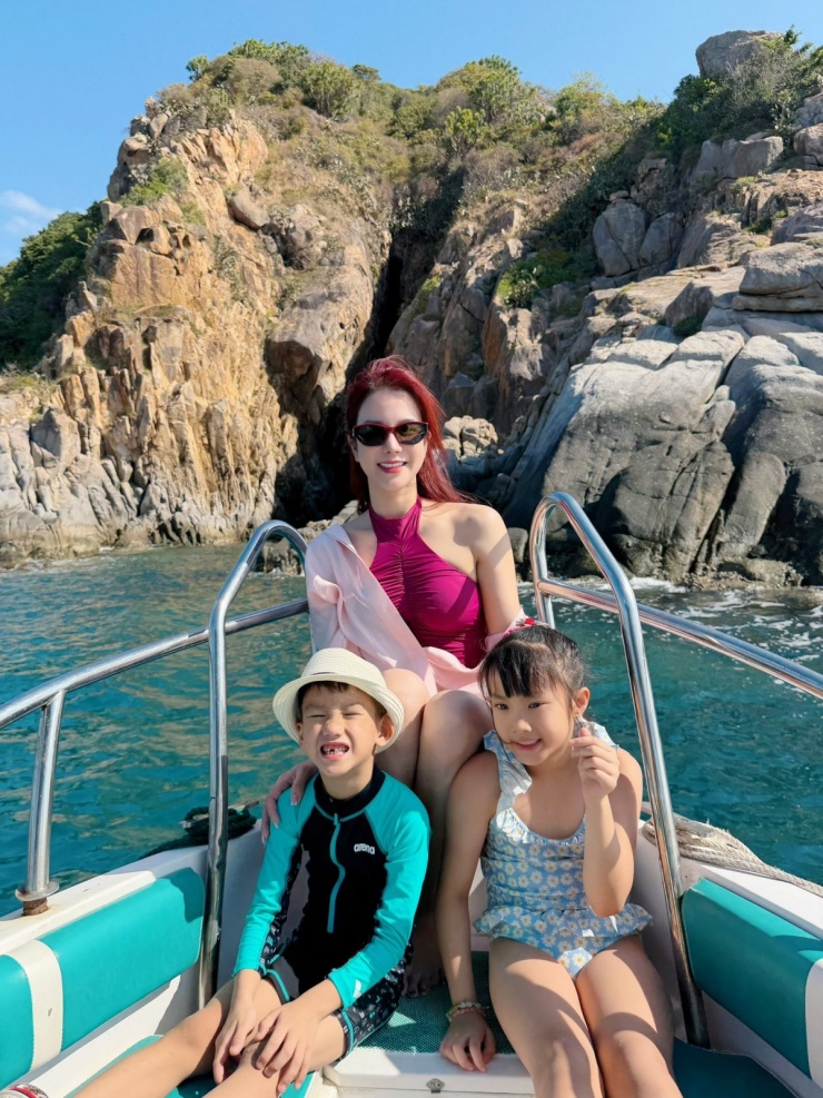 Ảnh sao 3/3: Đan Trường sang Mỹ mừng vợ cũ khai trương nhà hàng - 4