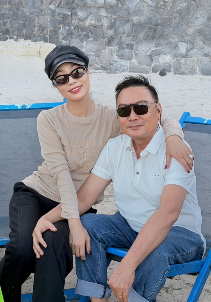 Ảnh sao 3/3: Đan Trường sang Mỹ mừng vợ cũ khai trương nhà hàng - 7