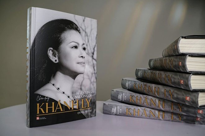 1772508725-sach1-2772-width660height439 Danh ca Khánh Ly: 'Ai cũng sợ chết, nhưng sợ thì nó cũng đến' - 2