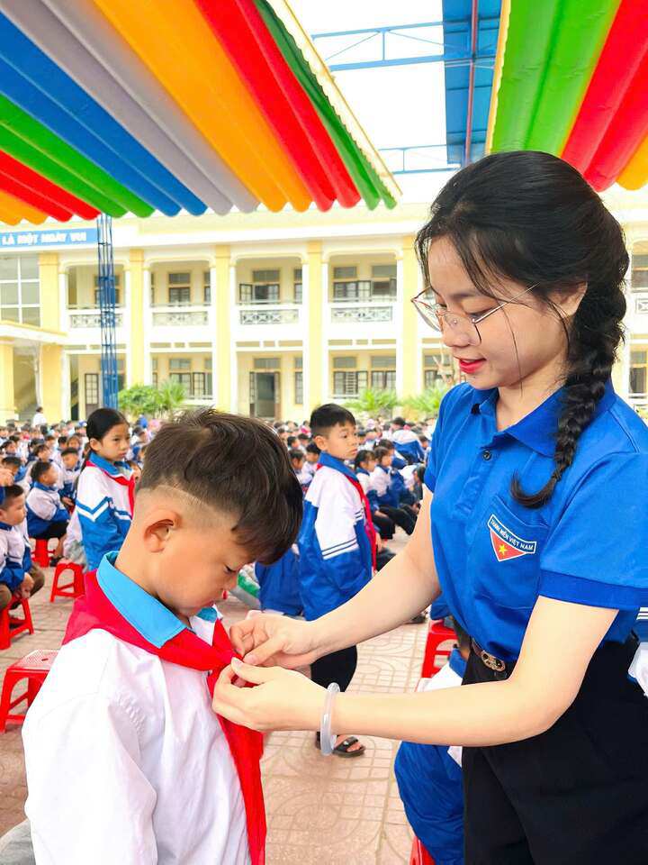 Cô Vy hiện là Đại sứ Nhân ái của chương trình “Học cùng em”.