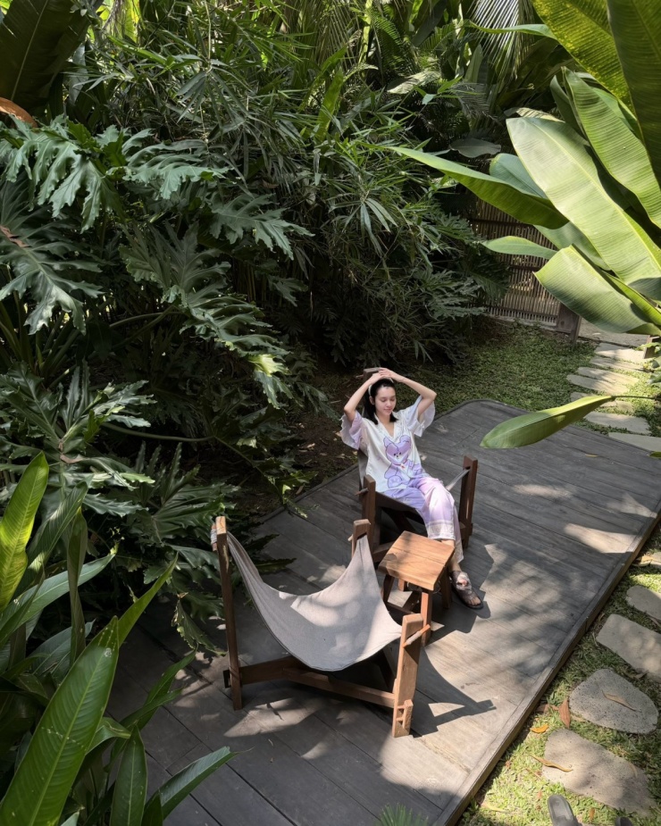 Ảnh sao 4/3: Midu ngắm ông xã trượt tuyết ở Hàn Quốc - 4