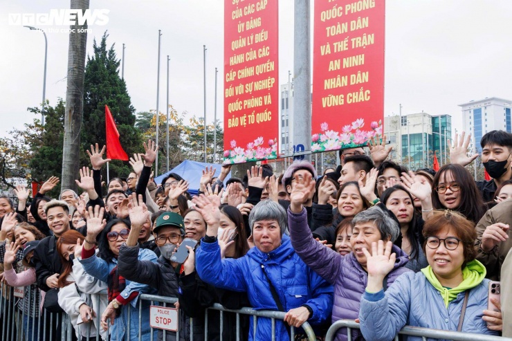 Tân binh bịn rịn chia tay bạn gái, hẹn tổ chức đám cưới sau 2 năm quân ngũ - 4