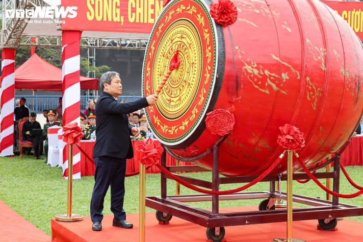 Tân binh bịn rịn chia tay bạn gái, hẹn tổ chức đám cưới sau 2 năm quân ngũ - 11