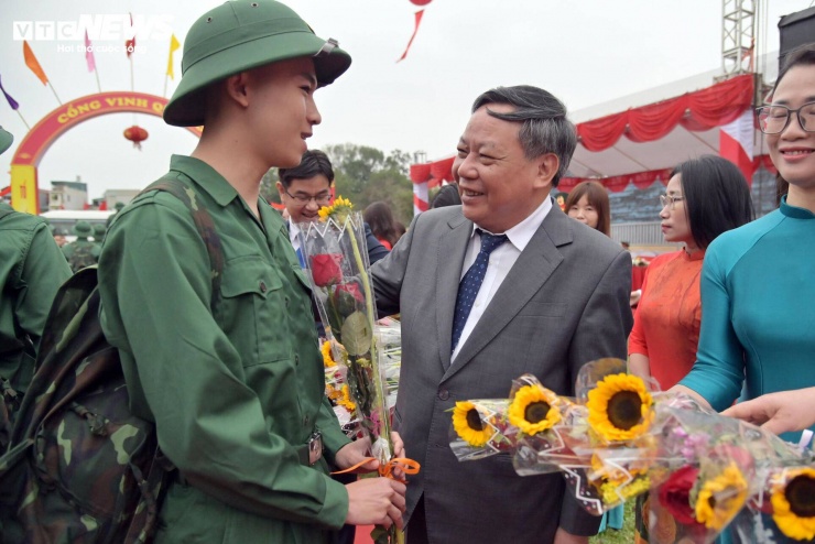 Tân binh bịn rịn chia tay bạn gái, hẹn tổ chức đám cưới sau 2 năm quân ngũ - 22