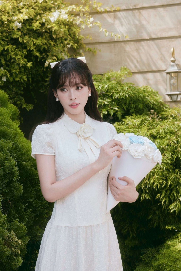 1772606598-311_6125_1_n-1711-width1366height2048 Trần Tiểu Vy đăng quang Hoa hậu Việt Nam năm 2018. Ảnh: FBNV