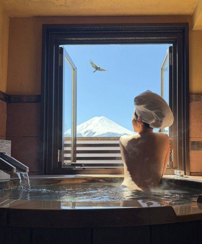 Ảnh sao 5/3: Hòa Minzy bị đồn yêu quân nhân - 4