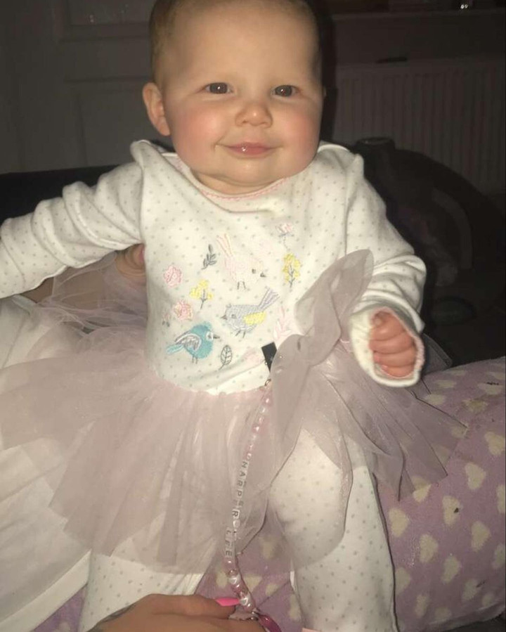 Nuốt viên pin cúc áo, bé gái 2 tuổi thủng động mạch chủ, chết thương tâm- Ảnh 2.