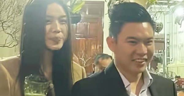 Đỗ Thị Hà bị "tóm dính" qua camera thường, hành động khư khư với chồng doanh nhân gây chú ý 1photo2026 02 06 200645 1770387836381504220930 1770425320509 1770425320717775204949 139 0 544 773 crop 1770425383412223436582jpeg