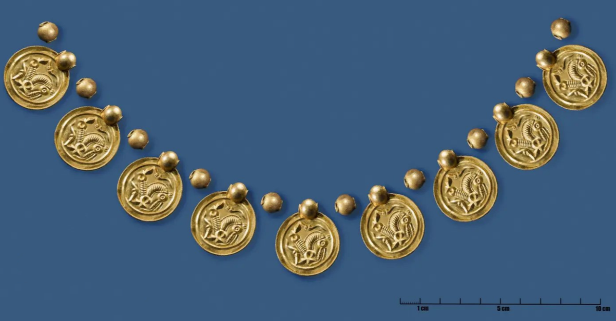 Đang đi chơi, người đàn ông nhặt được