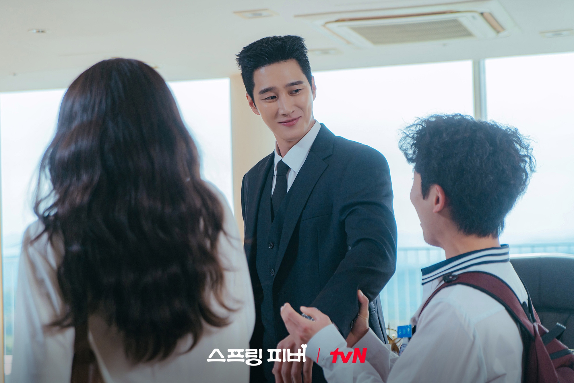 10 lần trúng độc đắc không bằng cưới được tổng tài này: Cơ bắp, quyền lực, tài lực đủ cả, chị em đổ ầm ầm- Ảnh 6.