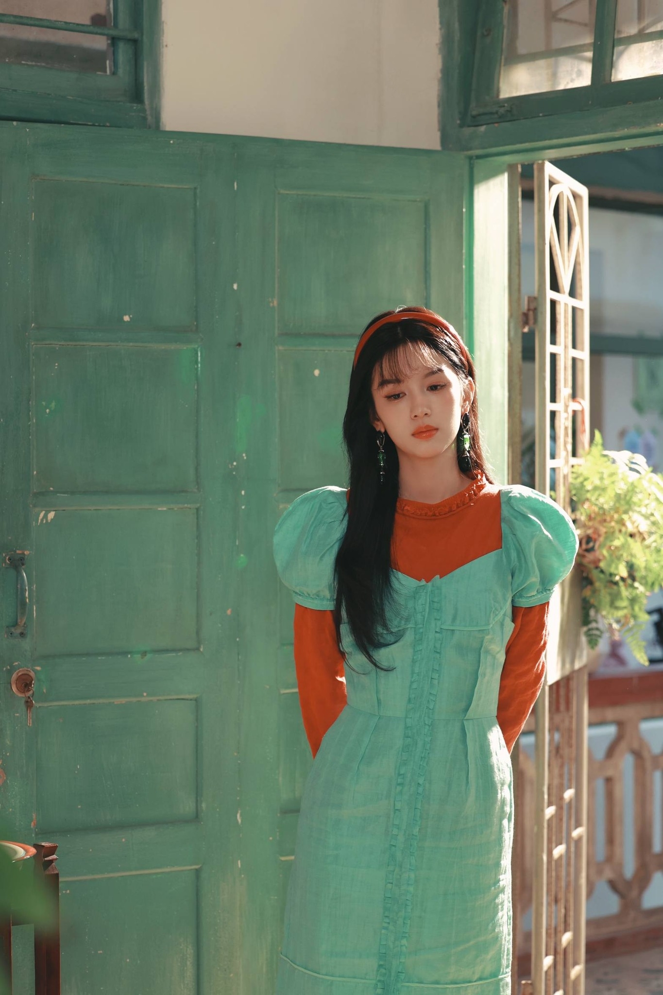 Ngắm mỹ nhân này như thấy cả biển xanh mây trắng nắng vàng: Hội tụ vẻ đẹp đất trời, đỉnh cao nhan sắc showbiz- Ảnh 6.