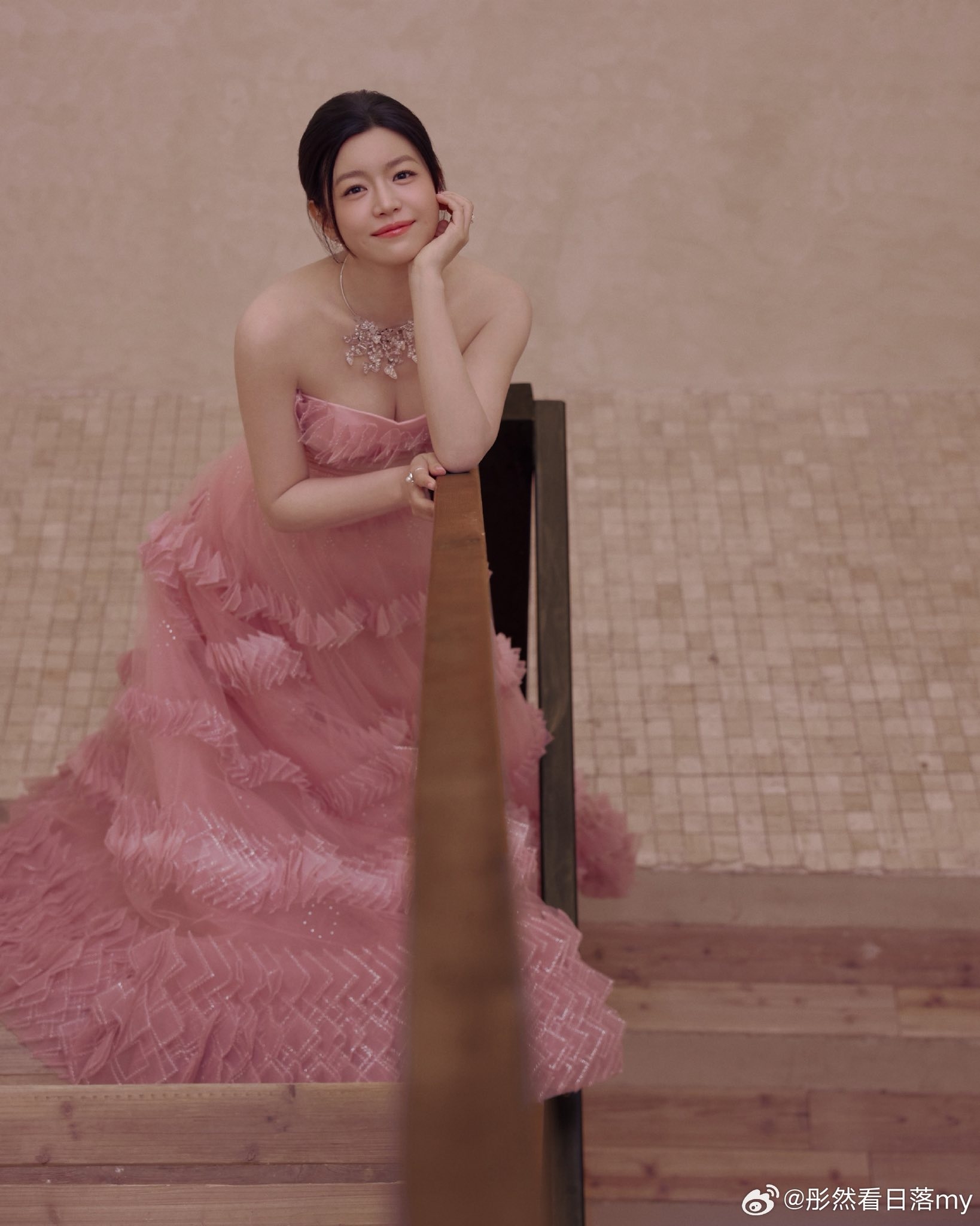 Có mỹ nhân 42 tuổi nào mơn mởn như quả đào mật thế này không: Đẹp không tả nổi, nhìn tưởng đâu thiếu nữ- Ảnh 2.