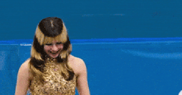 Vì sao cô gái với mái tóc nhuộm “không giống ai” này lại đang gây bão toàn cầu, lên MXH nào cũng thấy mặt? 200 17720819371801165002460 1772094470522 17720944708481186666818 10 0 161 242 crop 1772094502171152222489gifpng