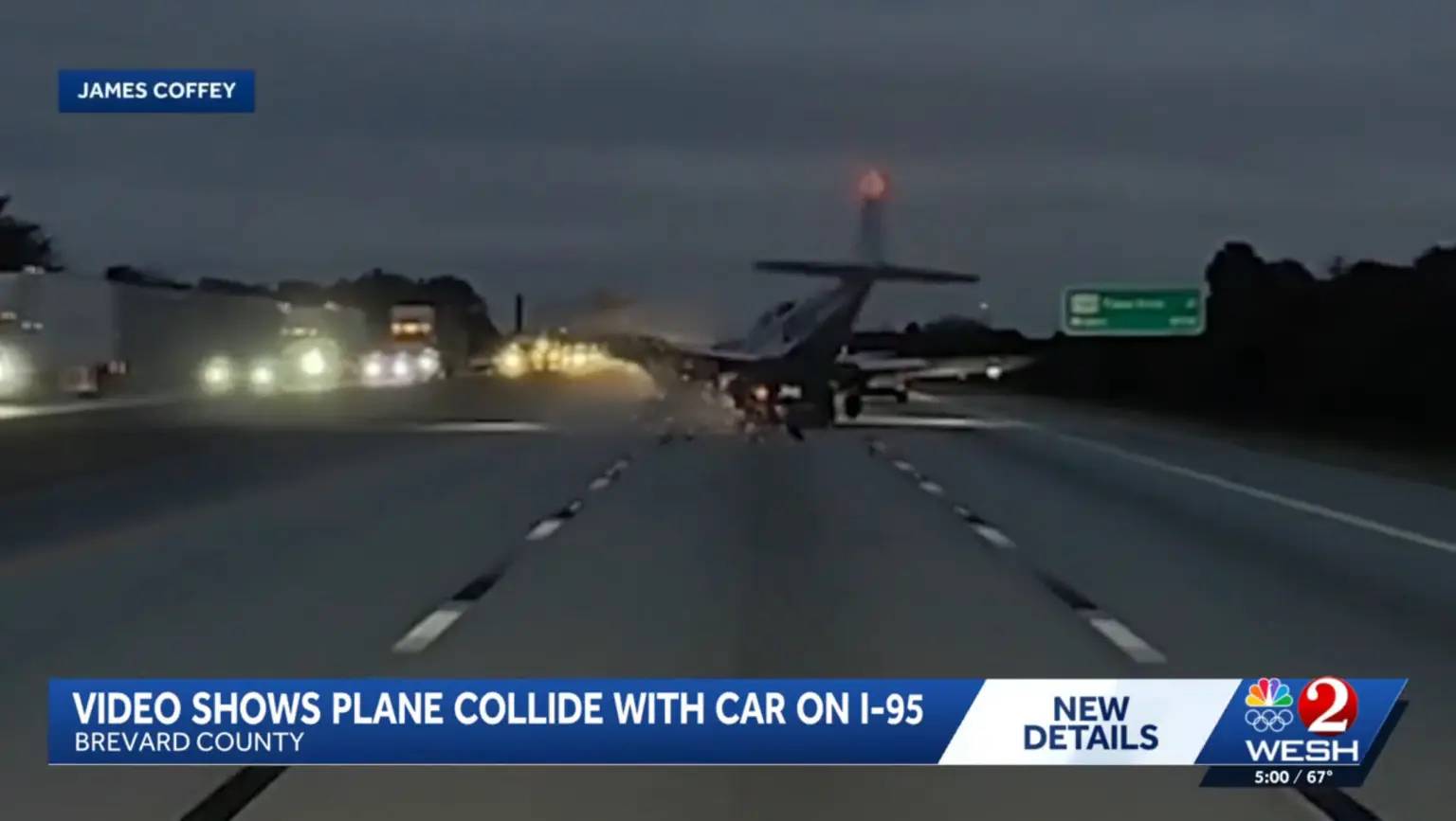 Kinh hoàng cảnh máy bay rơi xuống đường, đâm thẳng vào ô tô trên cao tốc- Ảnh 1.