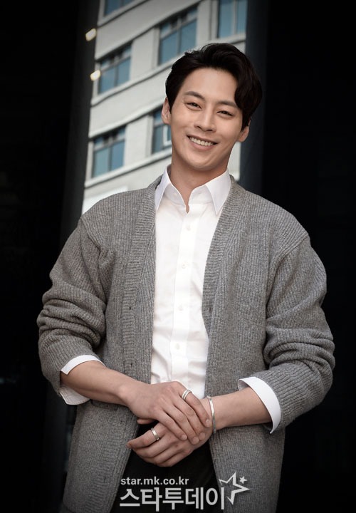 Bài đăng cuối cùng đầy ám ảnh của nam thần Cười Lên Dong Hae trước khi đột ngột qua đời- Ảnh 2.