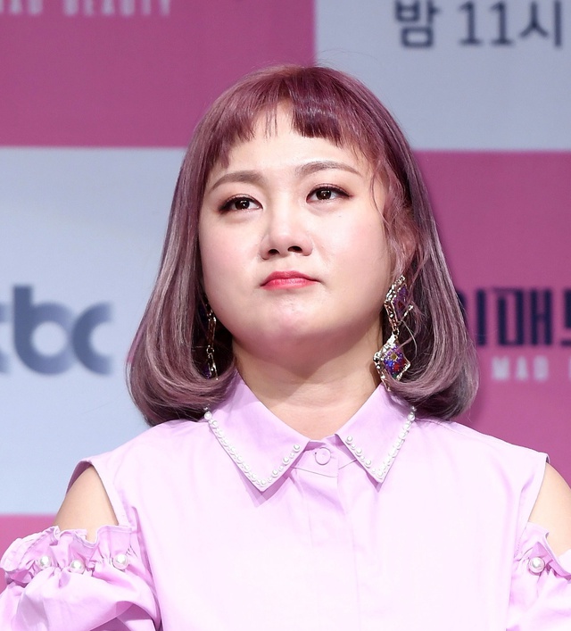 Mới sang năm mới đã drama: Ngôi sao N. bị tố ném ly vào mặt quản lý, gây thương tích phải khâu đến 4 mũi- Ảnh 2. Mới sang năm mới đã drama: Ngôi sao N. bị tố ném ly vào mặt quản lý, gây thương tích phải khâu đến 4 mũi- Ảnh 2.