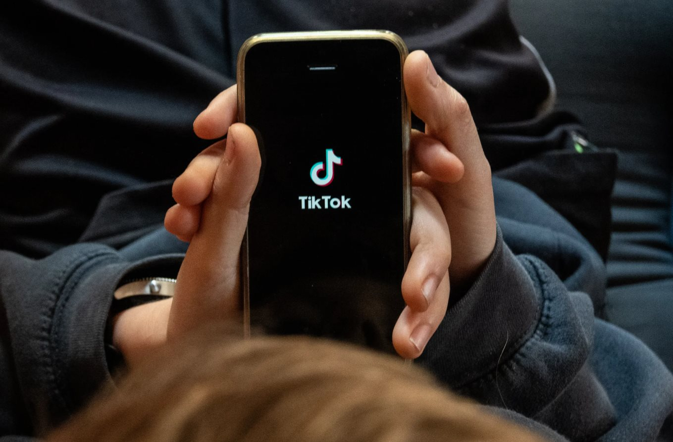 Nóng: TikTok chấp nhận bán mình, ông chủ mới là tỷ phú quen thuộc- Ảnh 1.