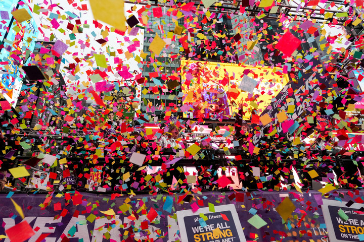 Điều đặc biệt về 'quả cầu yêu nước' thả đêm Giao thừa ở Quảng trường Thời Đại Mỹ- Ảnh 3.