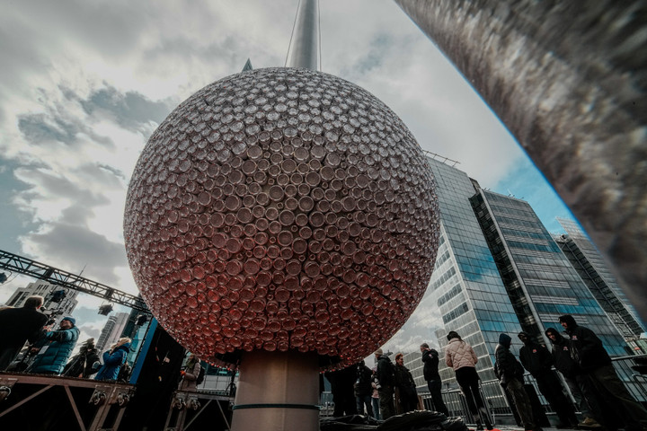 Điều đặc biệt về 'quả cầu yêu nước' thả đêm Giao thừa ở Quảng trường Thời Đại Mỹ- Ảnh 2.