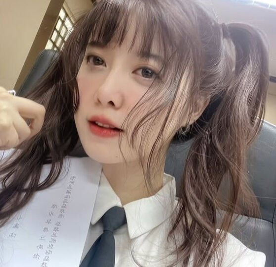 "Nàng Cỏ" Goo Hye Sun uống thuốc tiên sao mà dụi mắt 10.000 lần cũng nhìn không nhận ra 2025121318185283075l 17656857904341342969921 1765696137529 176569613787976993963