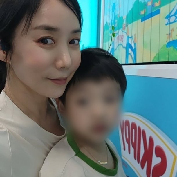 Con trai khiếm khuyết trí tuệ của 1 nữ diễn viên lọt Top 1,85% trẻ em giỏi nhất môn toán- Ảnh 1.