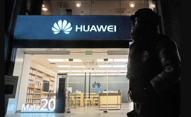 Dưới không loạn, trên không an: Nhân viên được nhà sáng lập Huawei khen hết lời nhưng lại bị sa thải, phải đi làm dọn vệ sinh lương 9 triệu đồng/tháng- Ảnh 2.