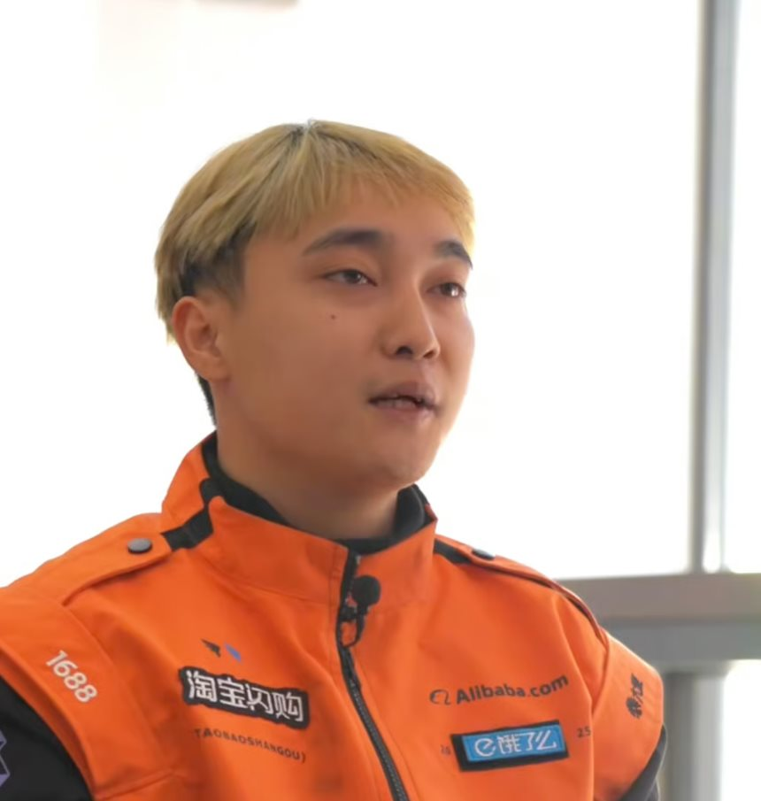 Shipper cô đơn nhất Trung Quốc: 24 tuổi chạy 200 đơn/ngày, một mình gánh cả vùng viễn biên, thu nhập vượt xa đồng nghiệp- Ảnh 2.