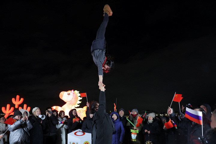 Đường phố khắp năm châu lung linh chào đón năm mới Bính Ngọ- Ảnh 25.