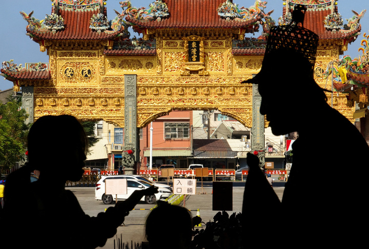 Đường phố khắp năm châu lung linh chào đón năm mới Bính Ngọ- Ảnh 21.