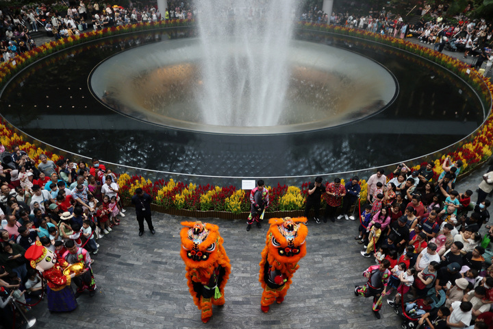 Đường phố khắp năm châu lung linh chào đón năm mới Bính Ngọ- Ảnh 19.