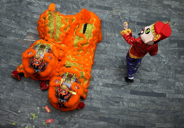 Đường phố khắp năm châu lung linh chào đón năm mới Bính Ngọ- Ảnh 18.