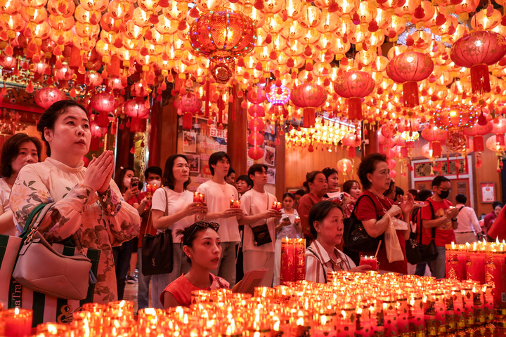 Đường phố khắp năm châu lung linh chào đón năm mới Bính Ngọ- Ảnh 14.