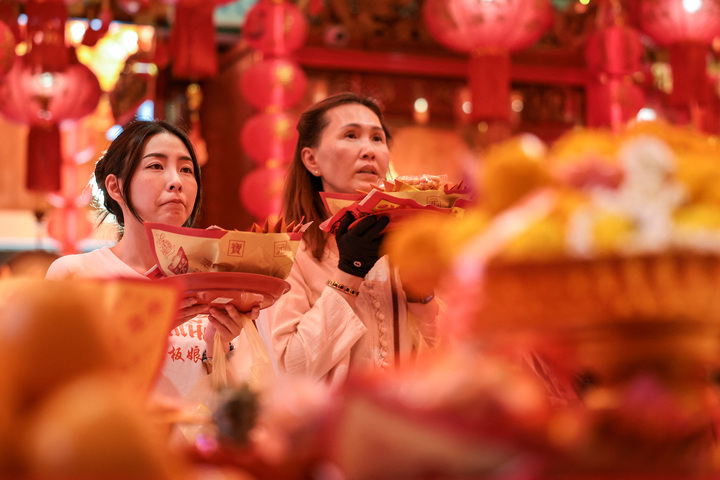 Đường phố khắp năm châu lung linh chào đón năm mới Bính Ngọ- Ảnh 13.