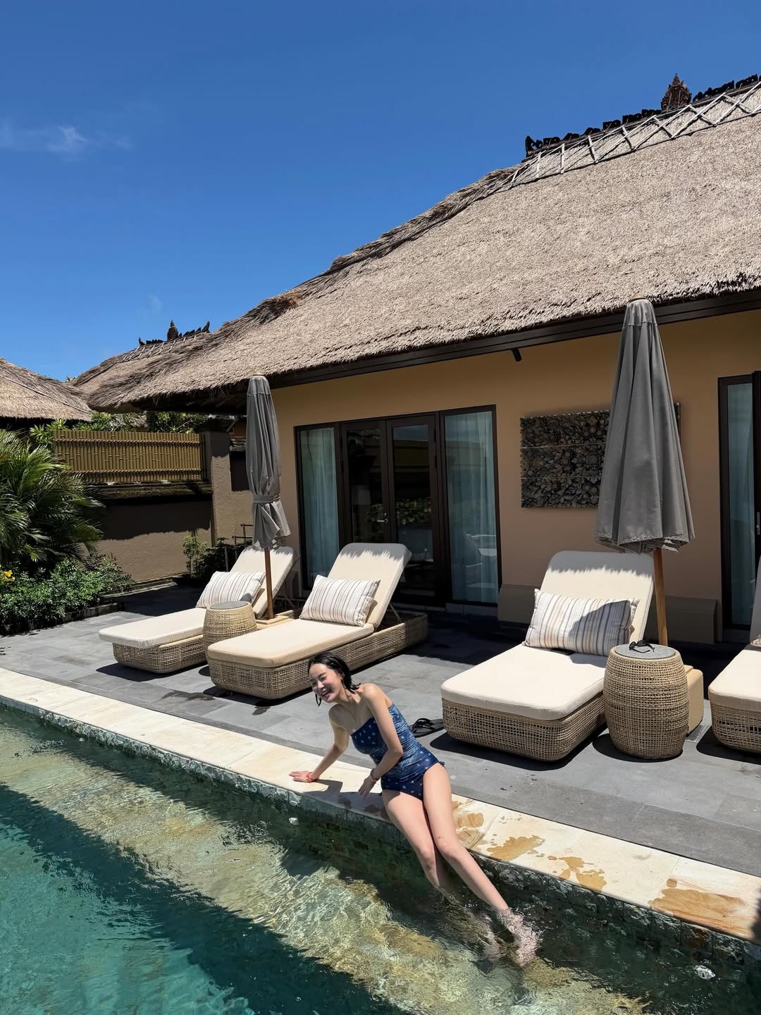 Tình tin đồn G-Dragon thả dáng với bikini, U40 mà