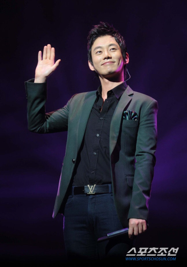 "Kiếp nạn" của ca sĩ đi du lịch bị bỏng độ 3, phải về bằng xe lăn 2026011601000928300127091 1768657170825 1768657171017680271780