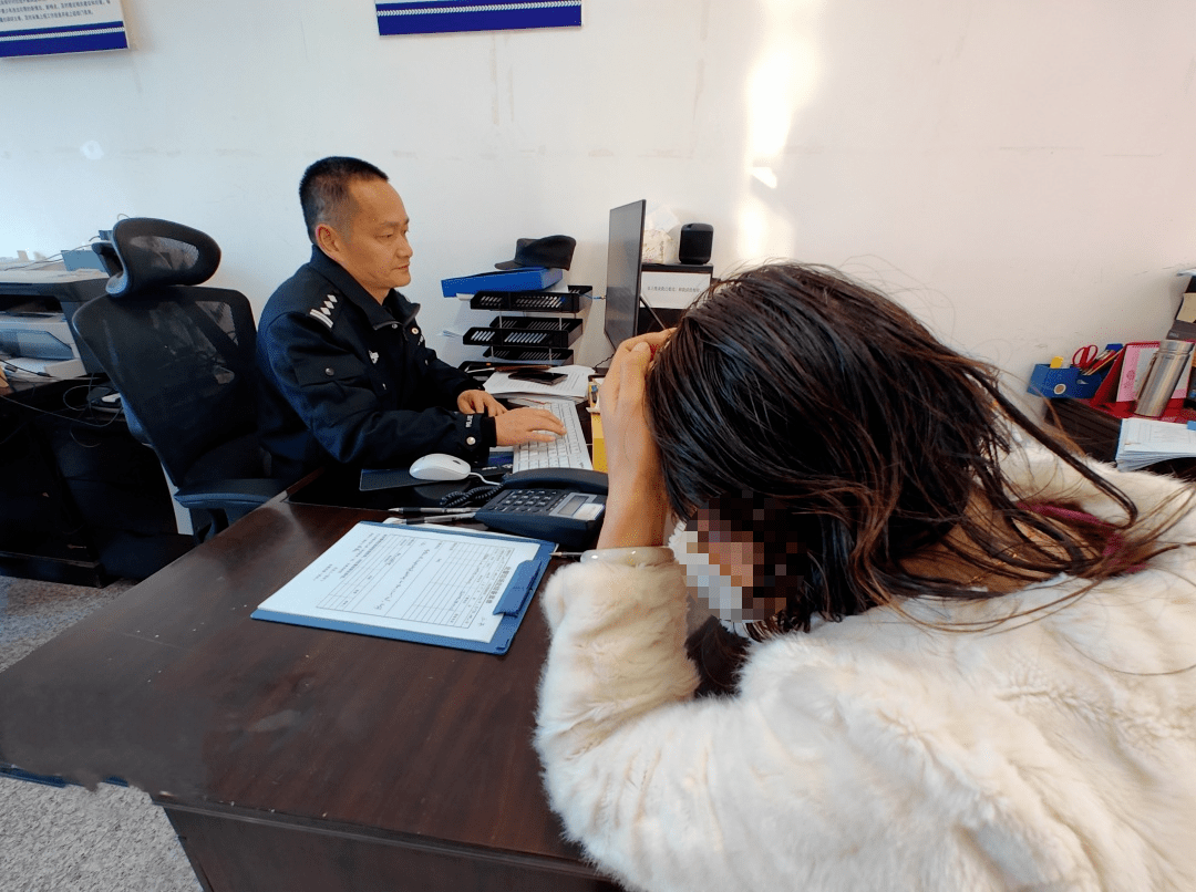 Điều tra dòng tiền hơn 3,9 tỷ đồng liên quan đến 22 lần chuyển khoản mua hàng online của một người phụ nữ- Ảnh 1.