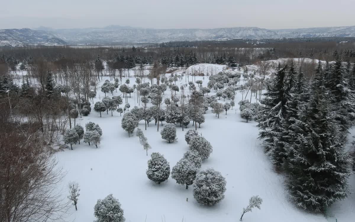 Tuyết phủ trắng cảnh quan tại thành phố Tam Môn Hiệp, tỉnh Hà Nam, Trung Quốc, ngày 20/1/2026. (Ảnh: Oriental Image/Reuters)