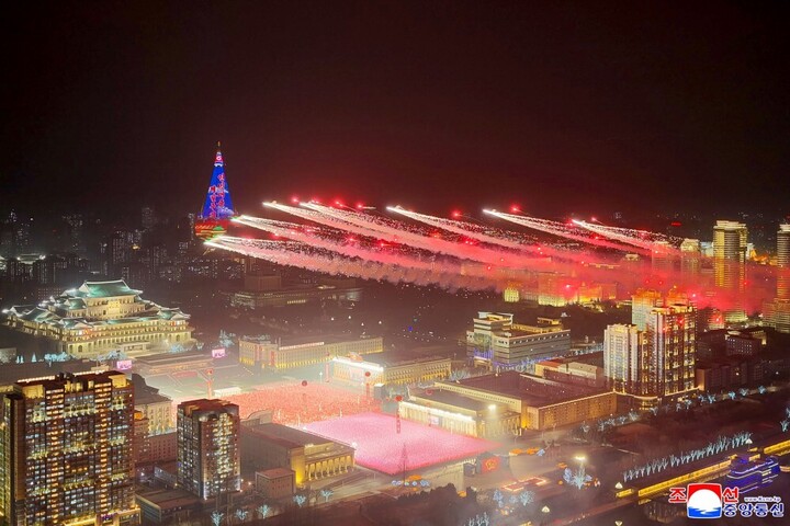 Hình ảnh duyệt binh hoành tráng hiếm thấy của quân đội Triều Tiên- Ảnh 10.