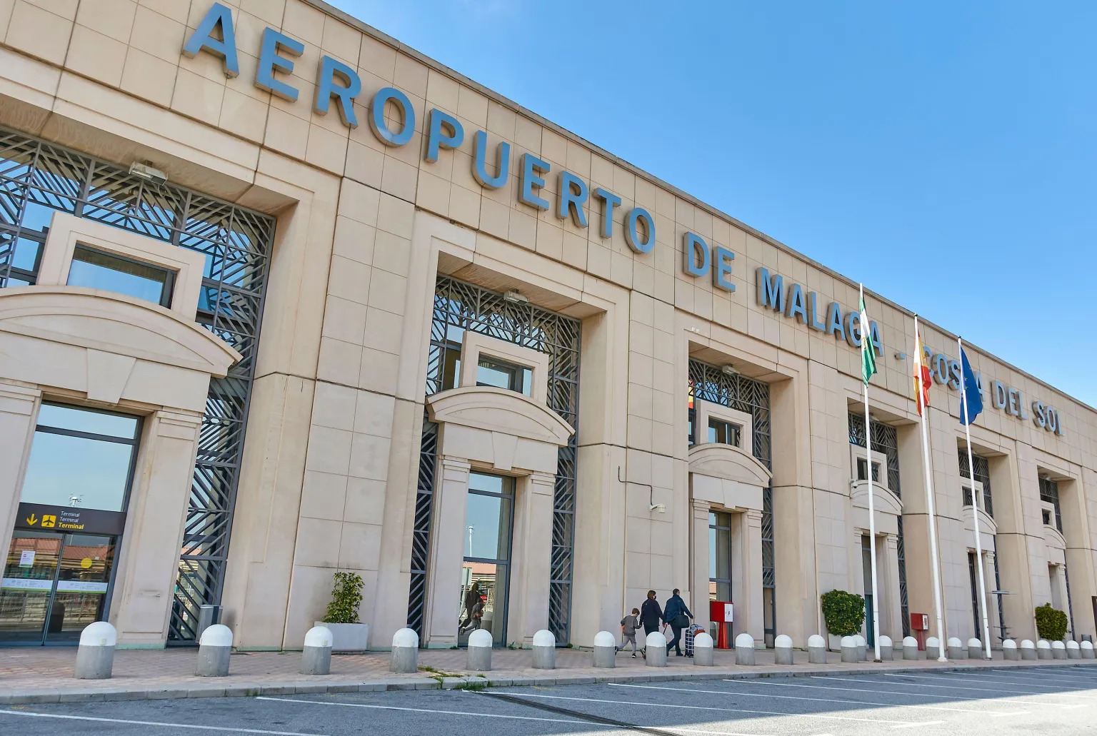 Trải nghiệm lặng người của hành khách chứng kiến cụ bà 89 tuổi trút hơi thở cuối cùng trên máy bay- Ảnh 2.