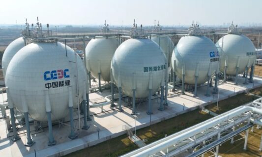 Công trình chưa từng có của Trung Quốc làm rung chuyển ngành năng lượng: nhà máy lưu trữ điện cung cấp đủ cho 600.000 hộ gia đình, cắt giảm 520.000 tấn khí CO2/năm- Ảnh 2.