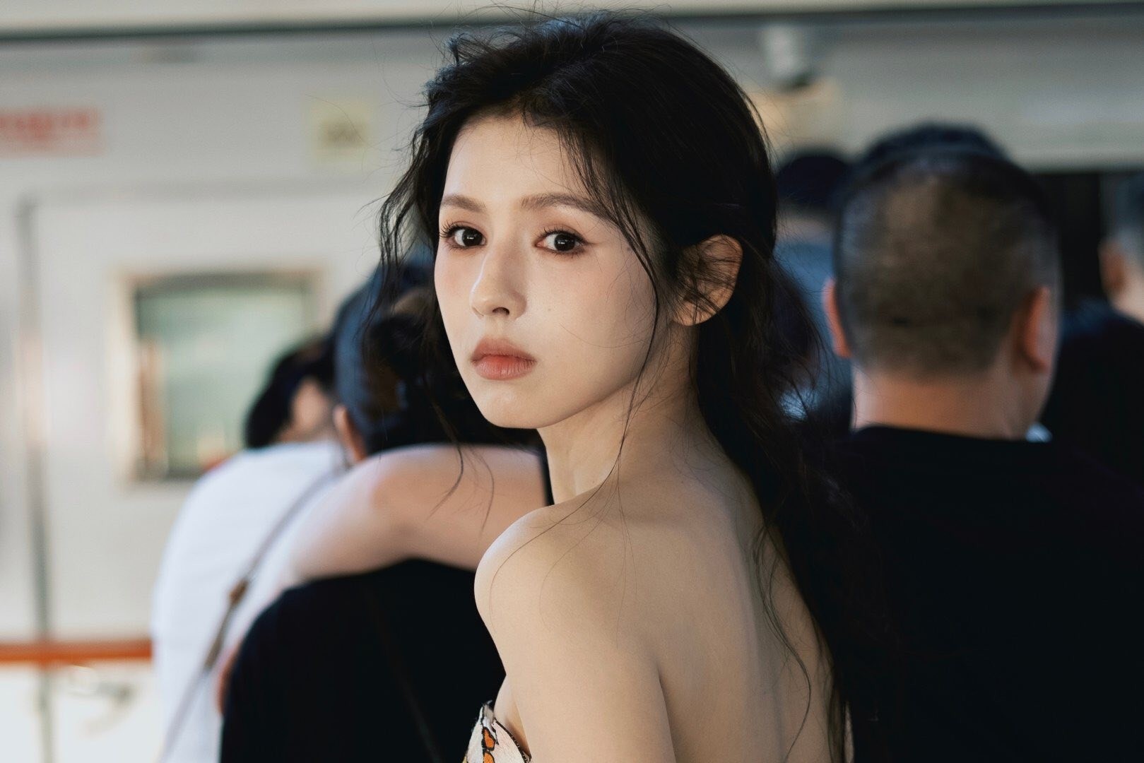 Không phân biệt nổi đây là người thật hay tiên tử trong tranh: Nhan sắc thượng hạng ngàn sao, ăn gì đẹp thế hả trời- Ảnh 2.