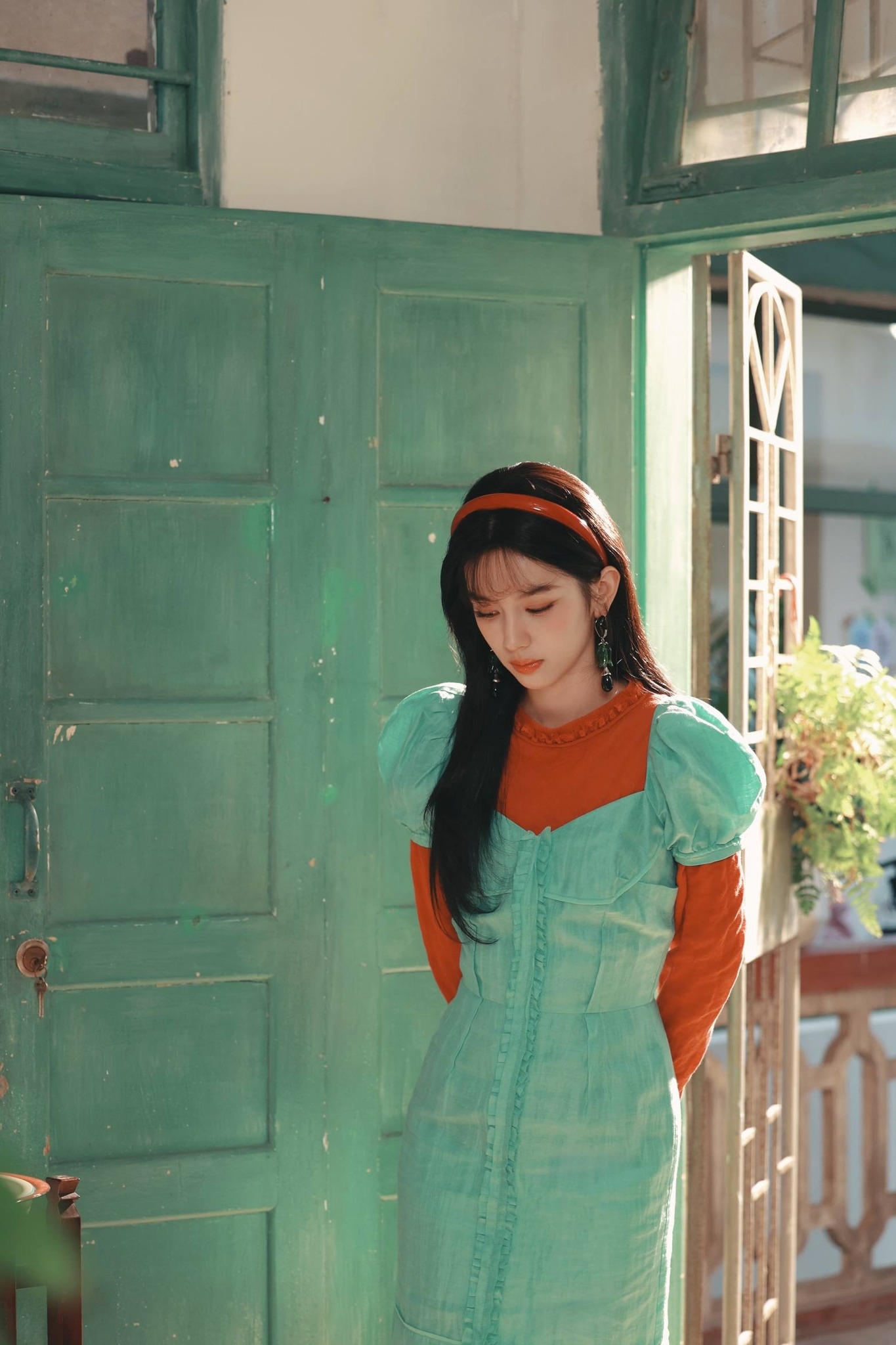 Ngắm mỹ nhân này như thấy cả biển xanh mây trắng nắng vàng: Hội tụ vẻ đẹp đất trời, đỉnh cao nhan sắc showbiz- Ảnh 7.